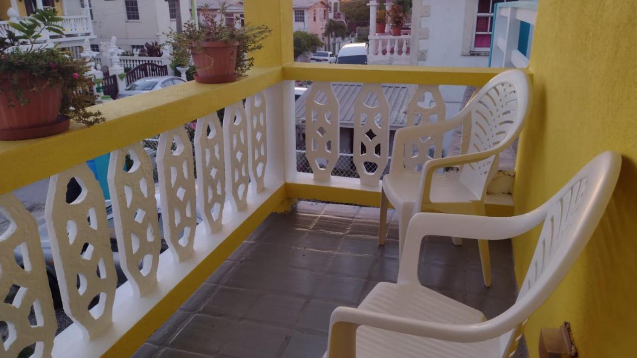 Michand Guest Apartments- Cozy One Or Two Bedroom- 5 Walk Minutes From Airport 10 Mins Drive To Oistins Or Beach Christ Church Dış mekan fotoğraf