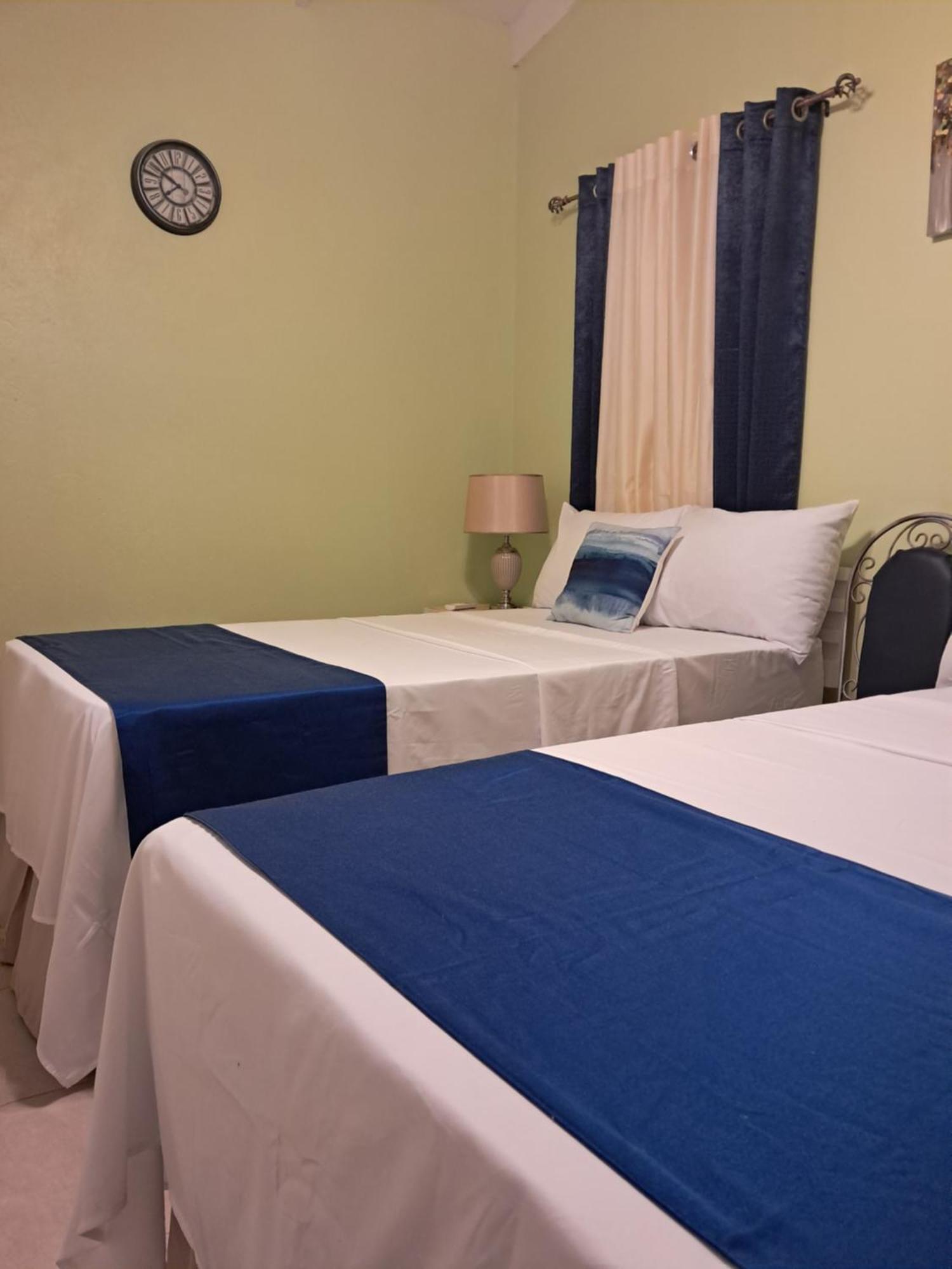 Michand Guest Apartments- Cozy One Or Two Bedroom- 5 Walk Minutes From Airport 10 Mins Drive To Oistins Or Beach Christ Church Dış mekan fotoğraf
