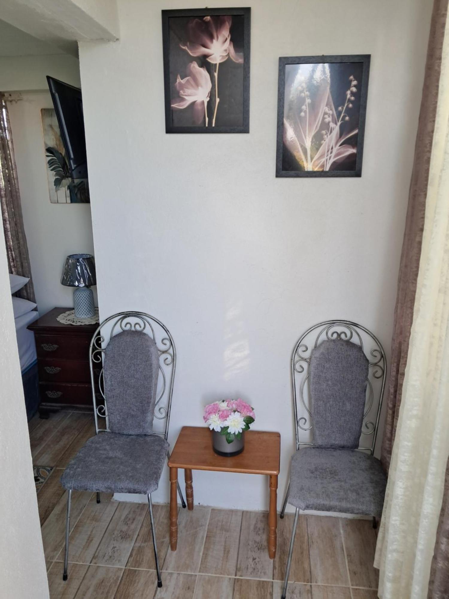 Michand Guest Apartments- Cozy One Or Two Bedroom- 5 Walk Minutes From Airport 10 Mins Drive To Oistins Or Beach Christ Church Dış mekan fotoğraf