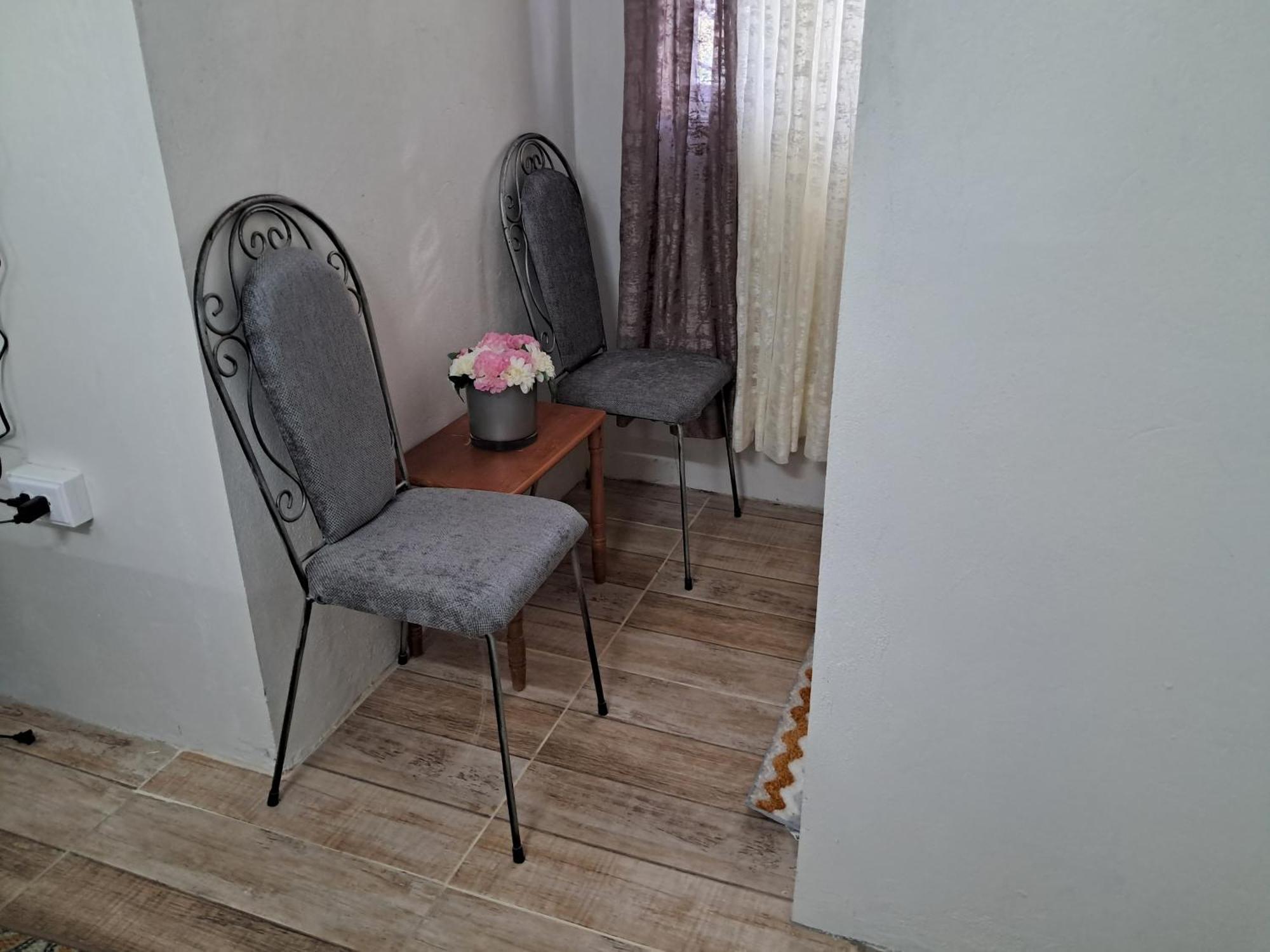 Michand Guest Apartments- Cozy One Or Two Bedroom- 5 Walk Minutes From Airport 10 Mins Drive To Oistins Or Beach Christ Church Dış mekan fotoğraf