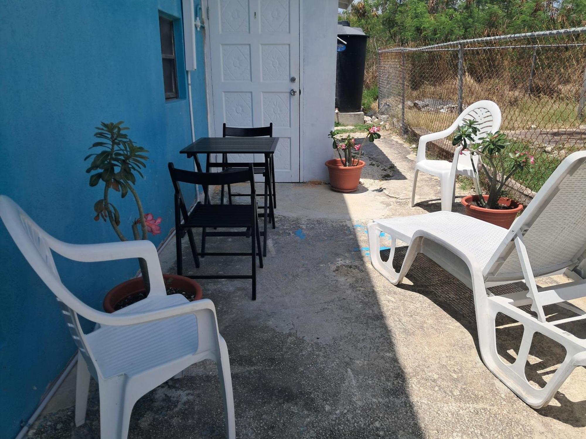 Michand Guest Apartments- Cozy One Or Two Bedroom- 5 Walk Minutes From Airport 10 Mins Drive To Oistins Or Beach Christ Church Dış mekan fotoğraf
