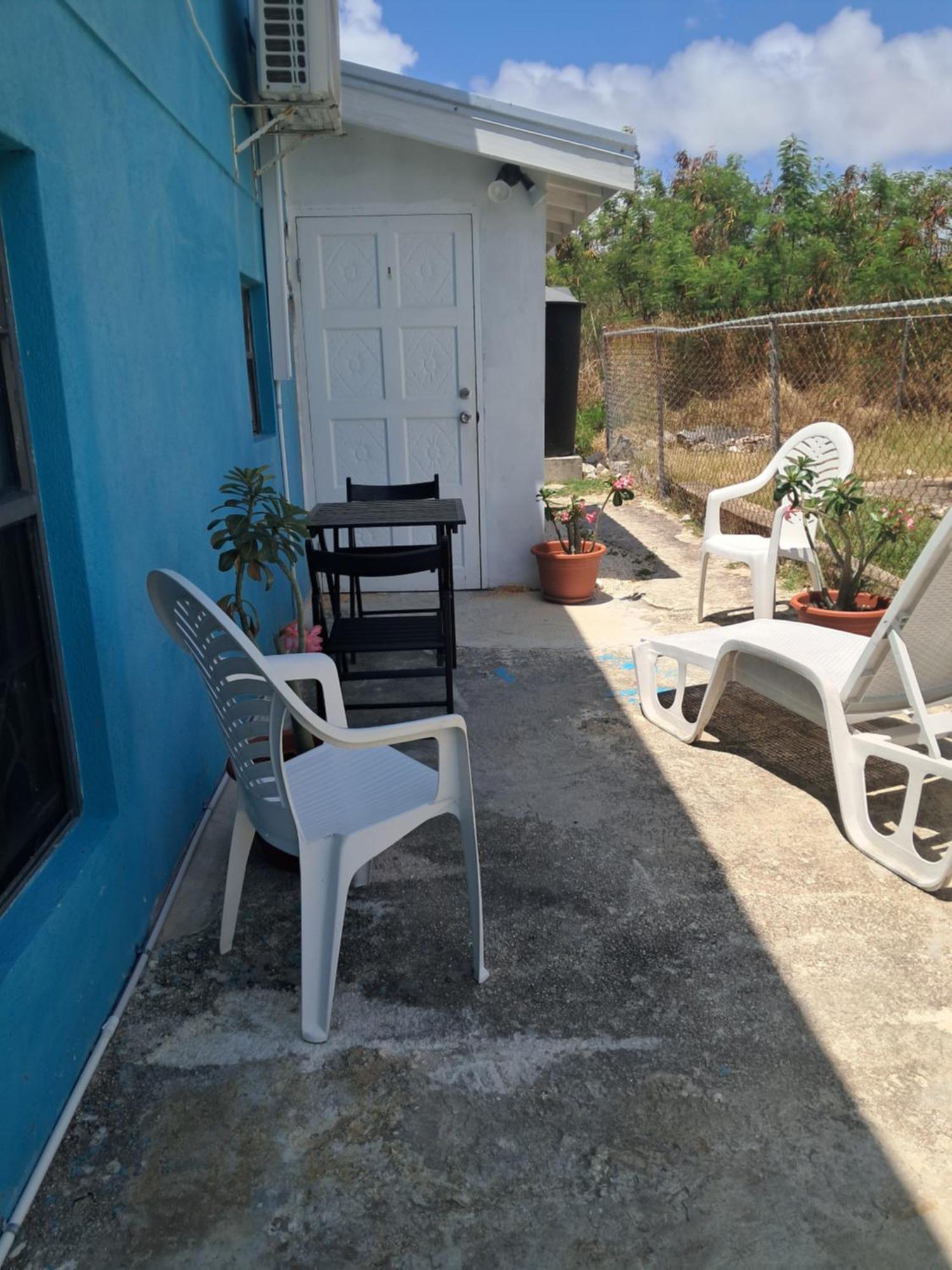 Michand Guest Apartments- Cozy One Or Two Bedroom- 5 Walk Minutes From Airport 10 Mins Drive To Oistins Or Beach Christ Church Dış mekan fotoğraf